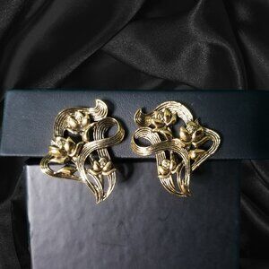 Vintage Avon Art Nouveau Spring Treasures Goldtone Floral Clip-On Earrings